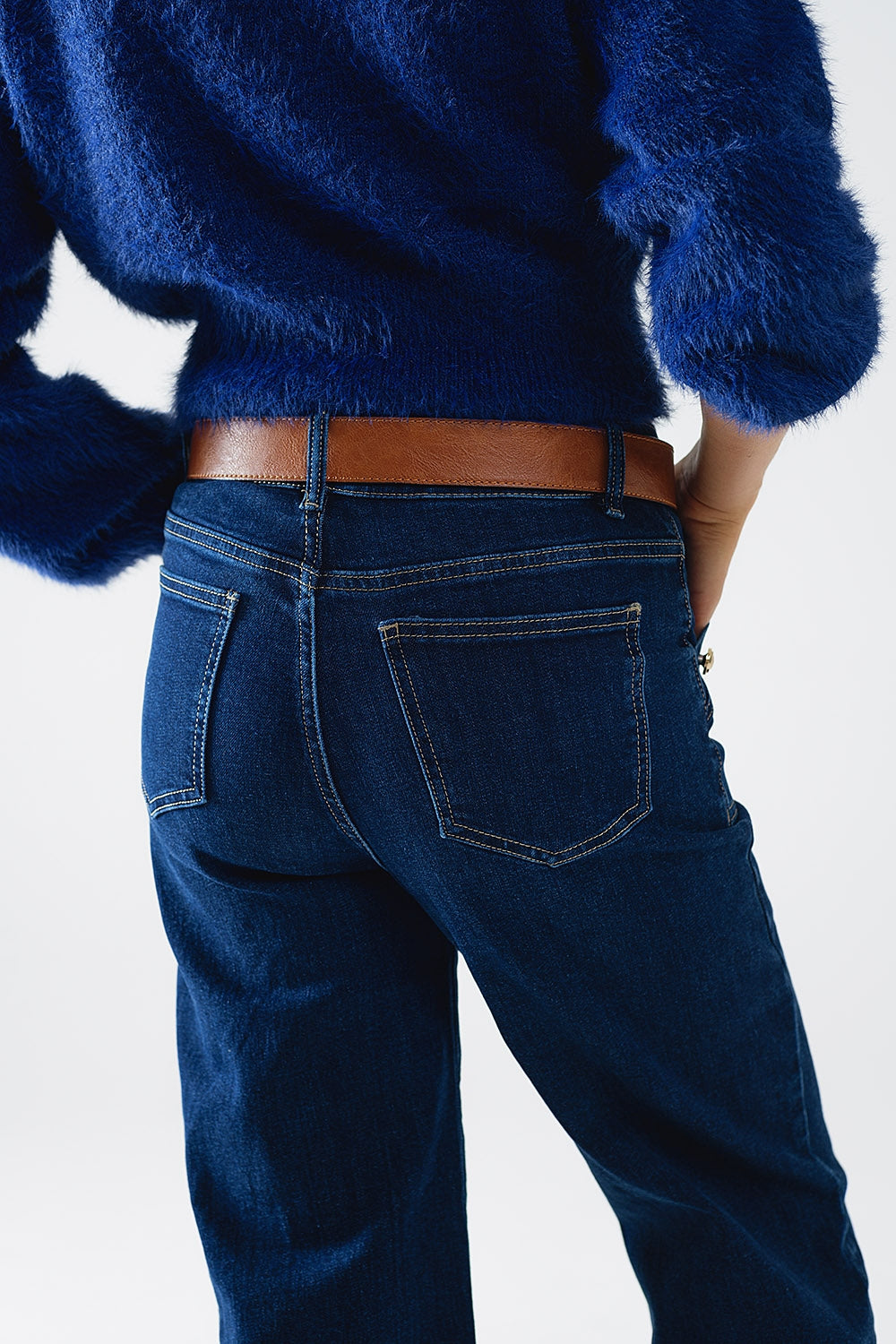 Jeans perna larga com detalhe de 3 botões