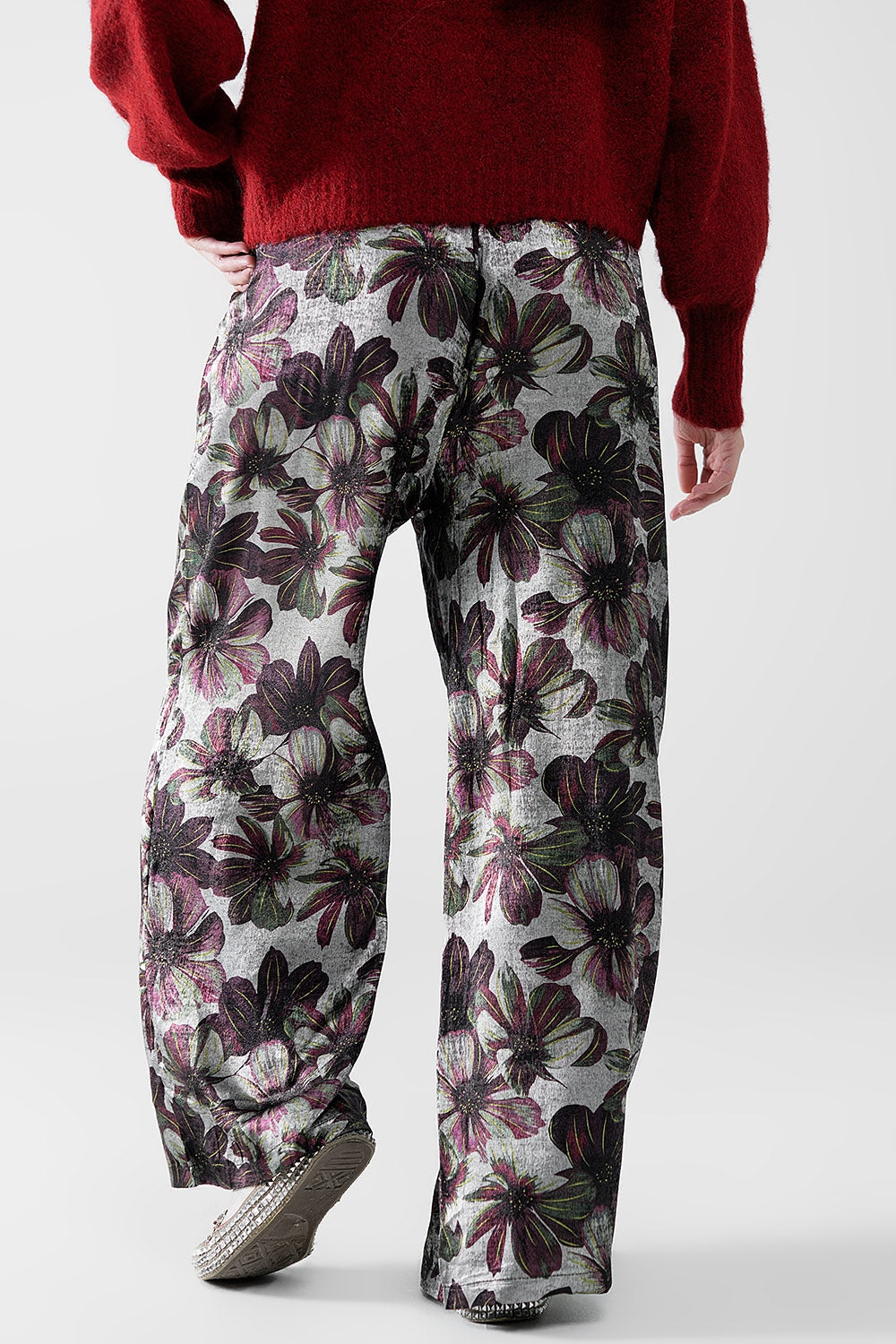 calças largas com estampa floral