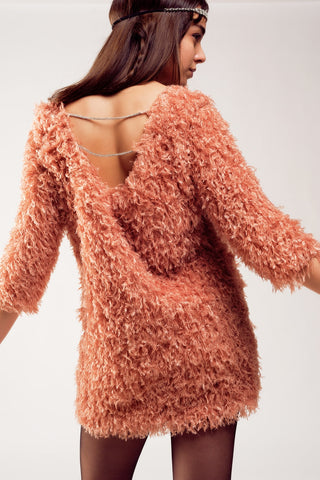 Vestido curto com manga três quartos e penas falsas em rosa