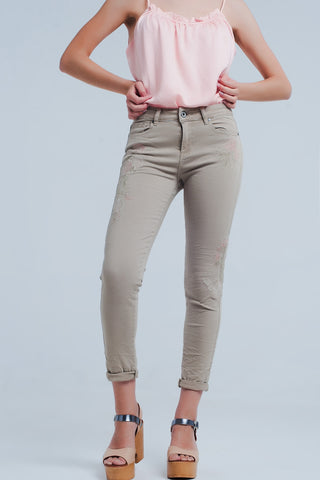 Jeans bege com bordado floral