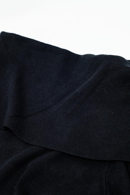 suéter preto de malha fina com gola canoa larga