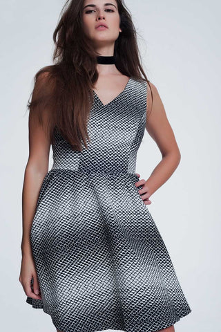 Vestido curto preto com estampa branca