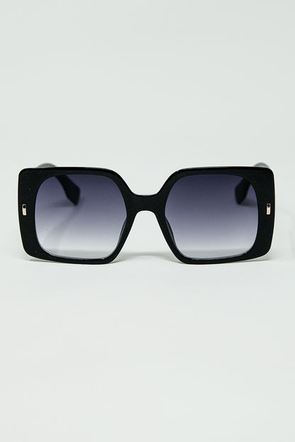 Q2 Black square sunglasses with gold detail on the side