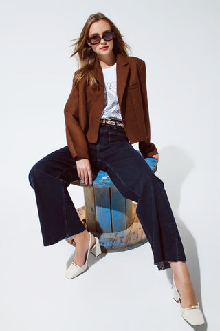 Blazer corta oversized em Vichy e detalhes metálicos em marrom