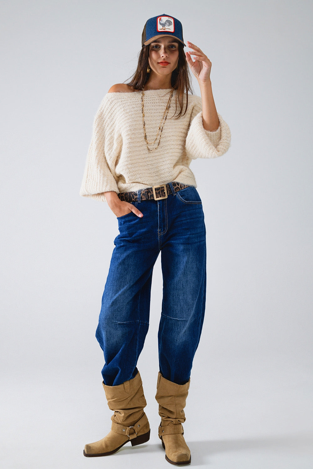 Jeans reto azul com detalhes de costura