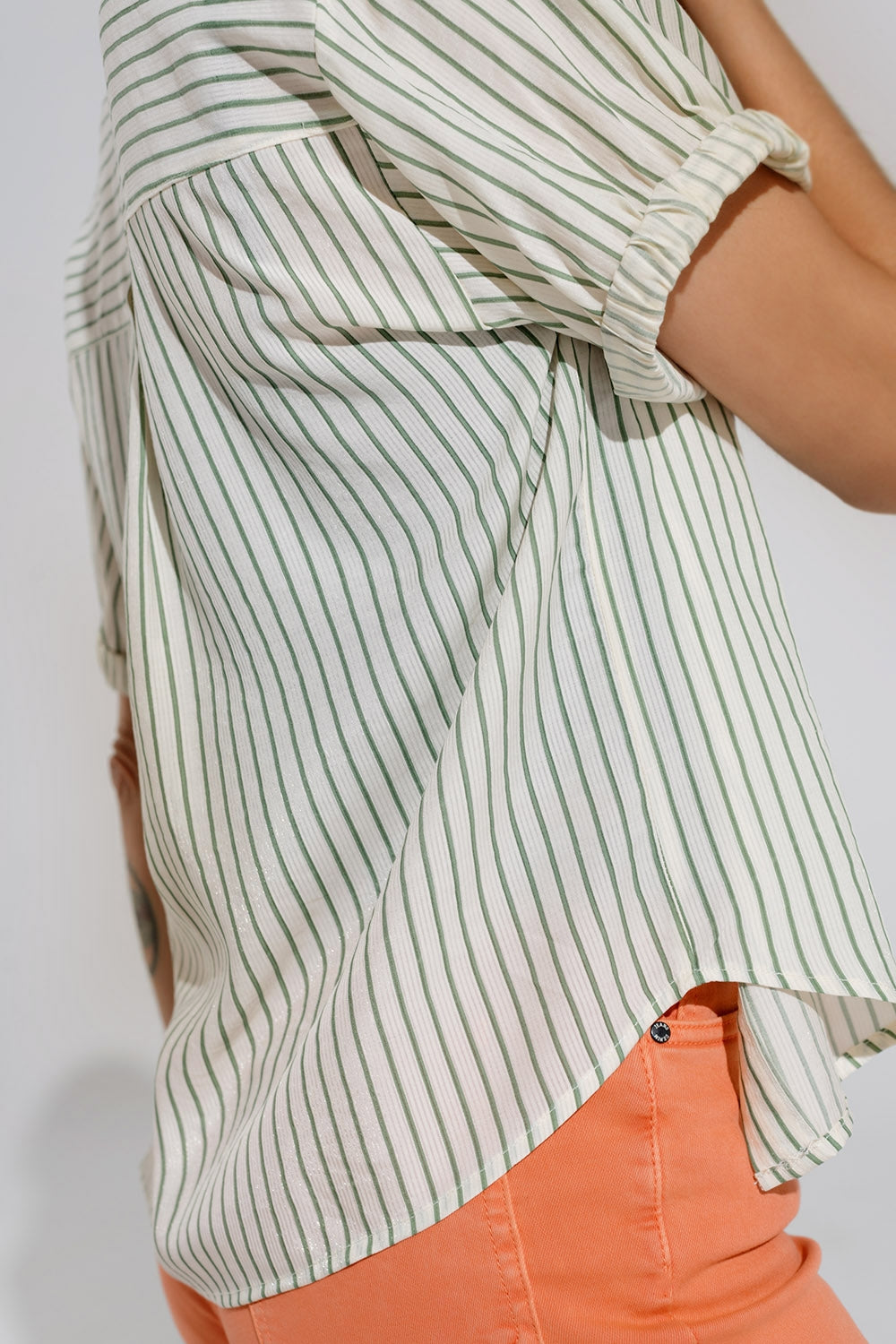 Blusa às riscas brancas com o logótipo Love