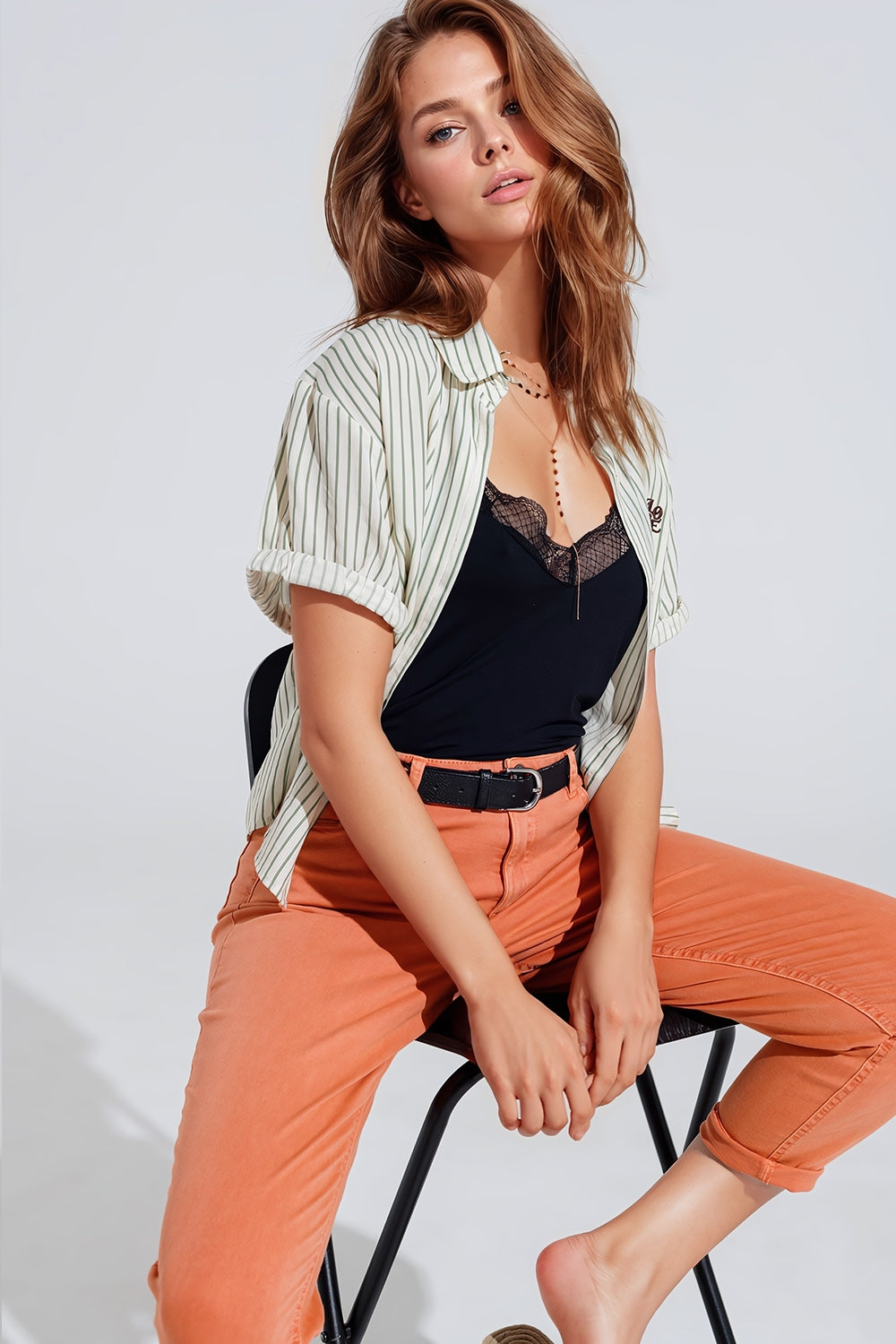 Blusa às riscas brancas com o logótipo Love