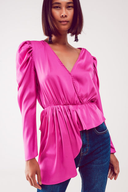 Blusa assimétrica com mangas bufantes em fúcsia