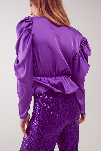 Blusa assimétrica com mangas bufantes em purpura