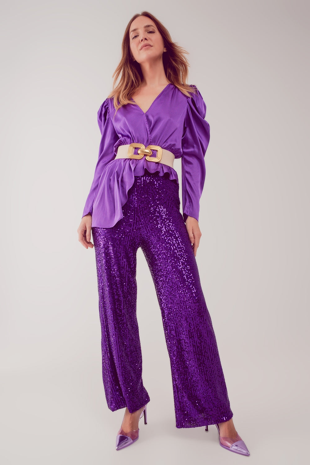 Blusa assimétrica com mangas bufantes em purpura