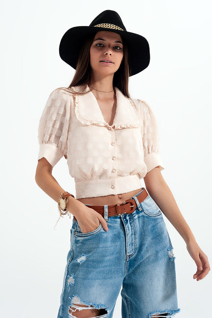 Blusa bege Polka dot com colarinho de babete e botões embelezados