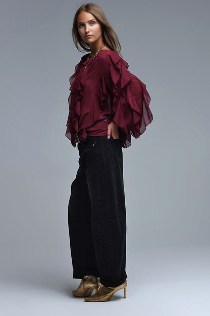 Blusa bordeaux com decote em V e folhos
