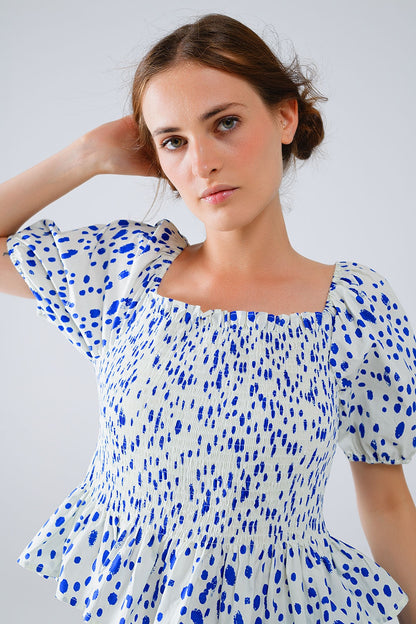 Blusa branca com peplum e bolinhas azuis