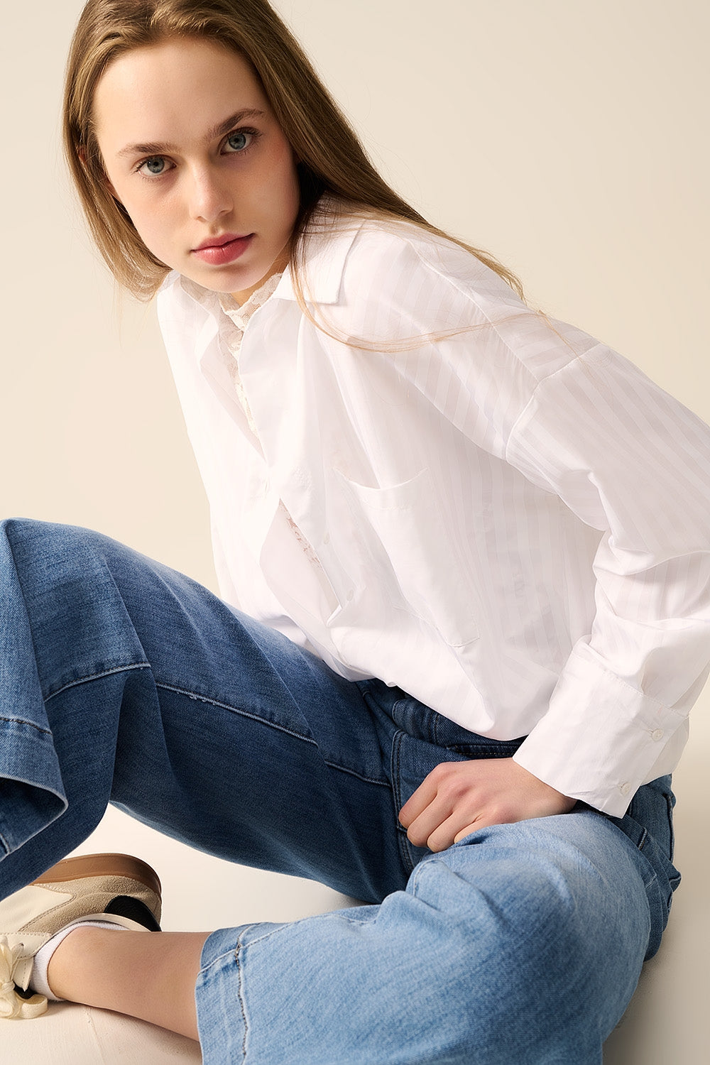 Q2 Blusa branca listrada relaxada