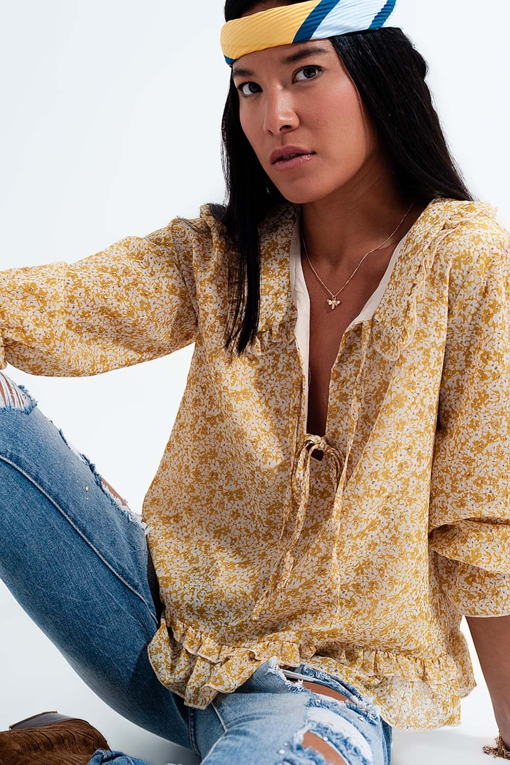 Blusa Chiffon com laço frontal e estampa floral amarelo