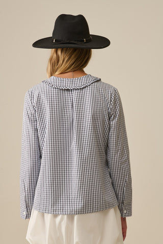 Blusa com gola peter pan em xadrez preto e branco