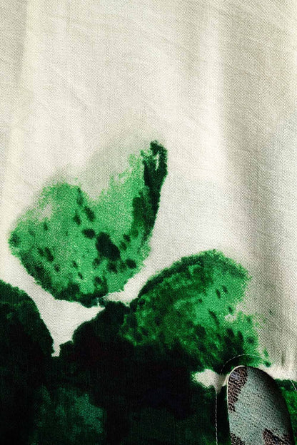 Blusa Cropped Com Estampa Floral em Verde Amarrada na Cintura