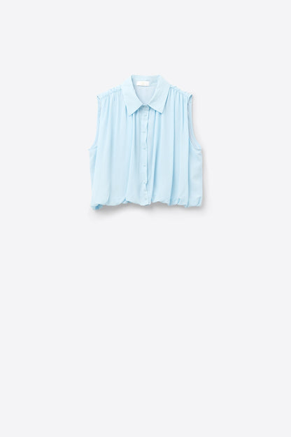 blusa de chiffon azul bebê com pregas na bainha