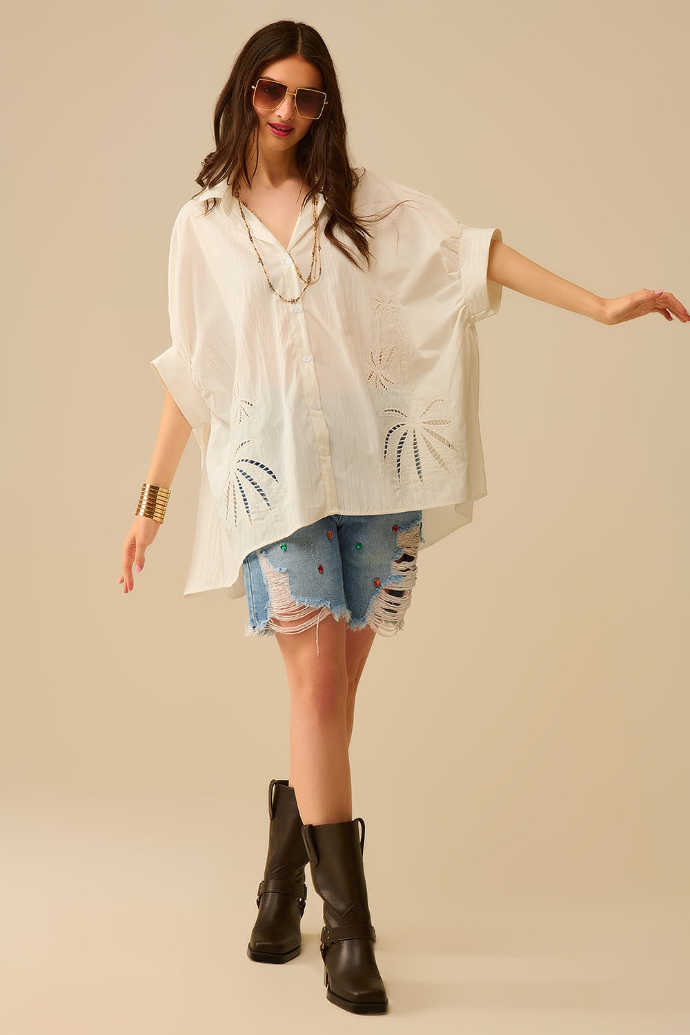 Blusa de grandes dimensões bordada com desenho de folhas de palmeira