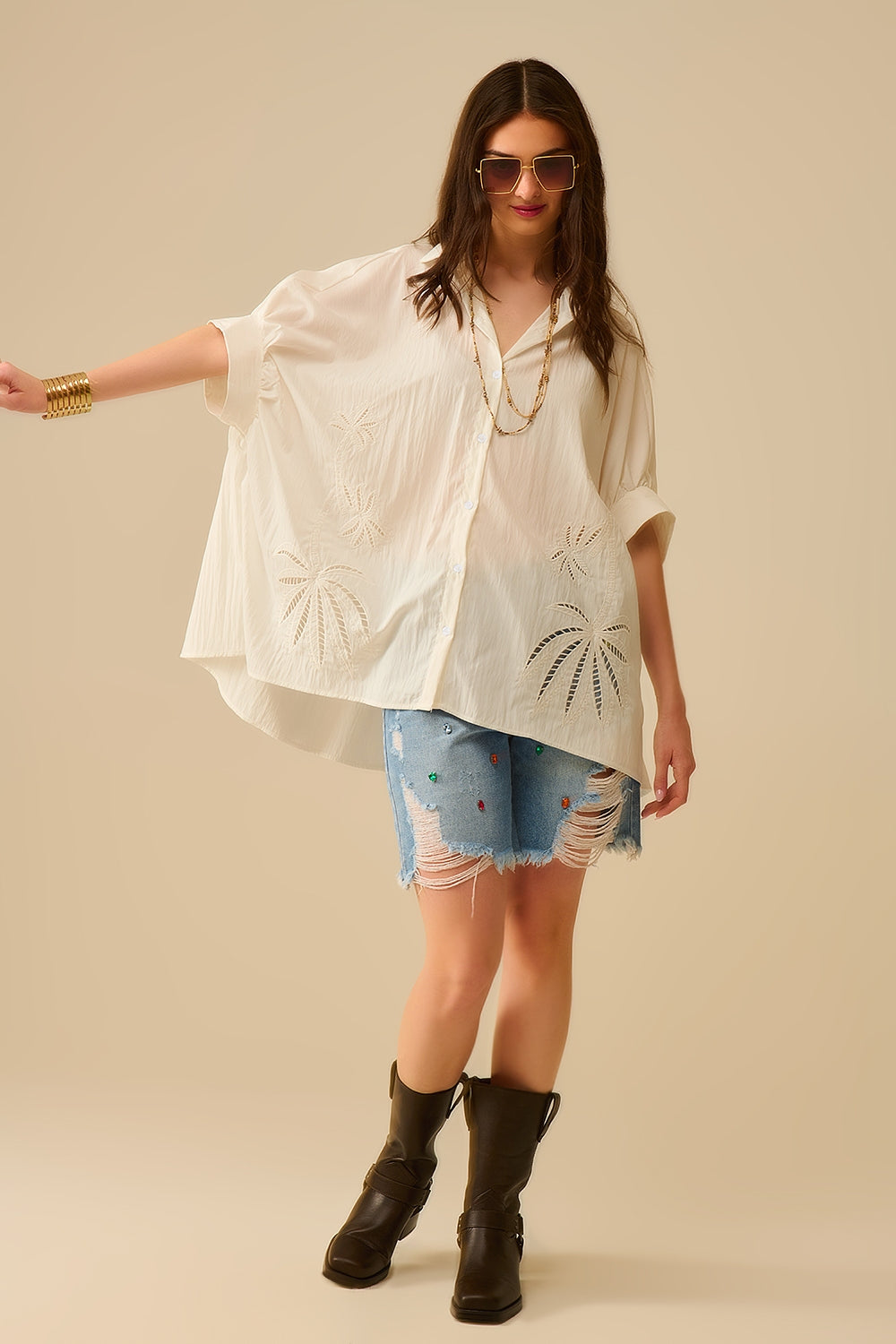 Blusa de grandes dimensões bordada com desenho de folhas de palmeira