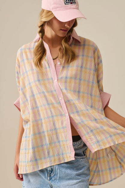 Blusa fluida de grandes dimensões com contraste de quadros