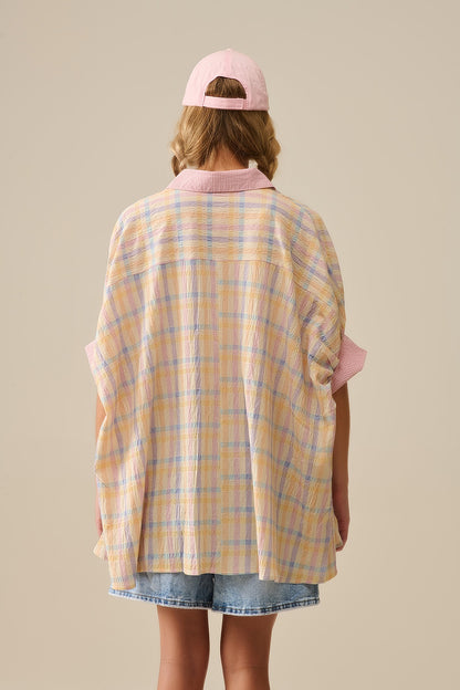 Blusa fluida de grandes dimensões com contraste de quadros