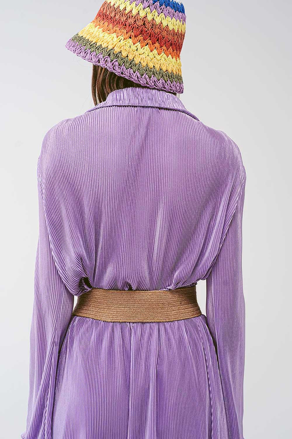 Blusa transpassada plissada de cetim em lila