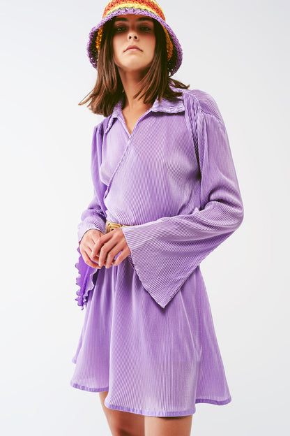 Blusa transpassada plissada de cetim em lila
