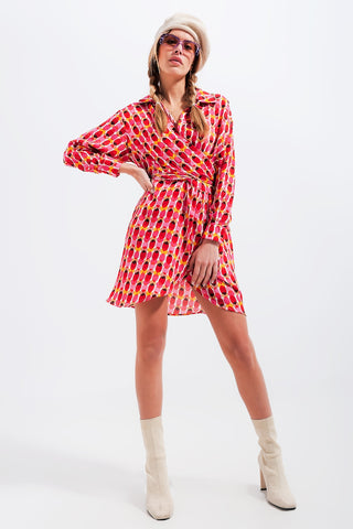 Vestido estampado com botões na frente e amarração na cintura em vermelho