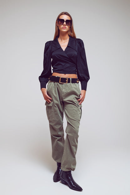 Calça cargo com pontas de borla em verde militar