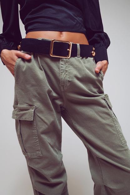 Calça cargo com pontas de borla em verde militar