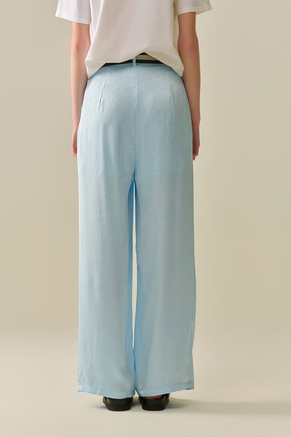 Calça de cetim sob medida com perna larga em azul bebê