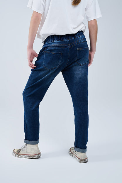 Calça de ganga de lavagem escura com rebordo e cintura elástica