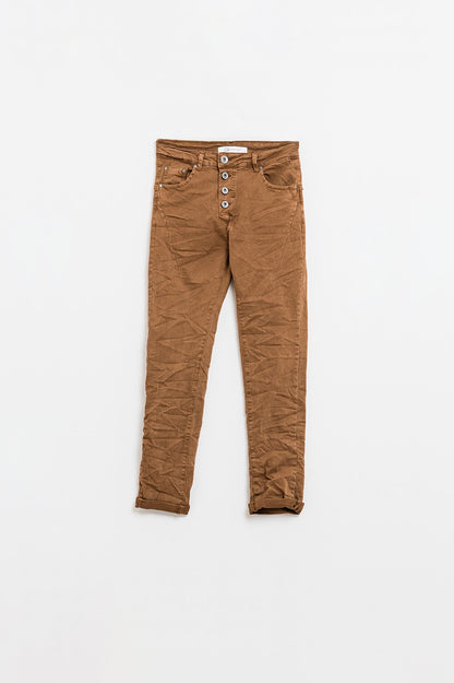Q2 Calças de ganga skinny com botões expostos em castanho