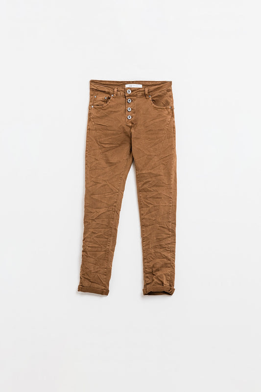 Q2 Calças de ganga skinny com botões expostos em castanho