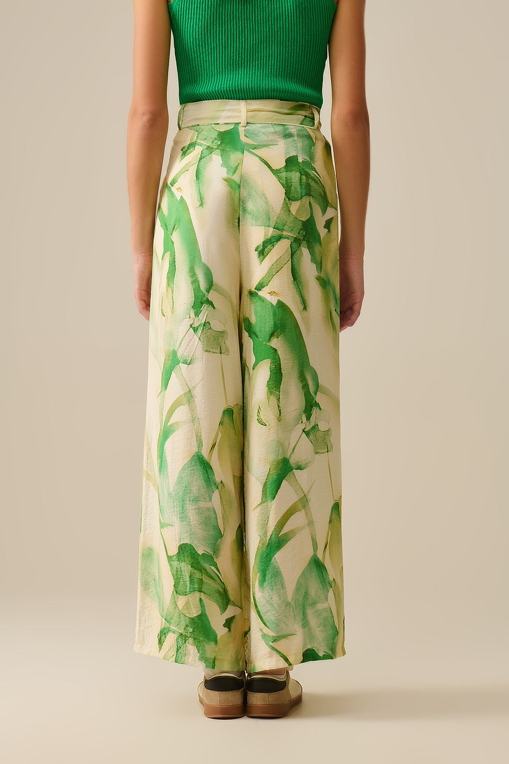 Calça de perna larga com estampado verde aguarela