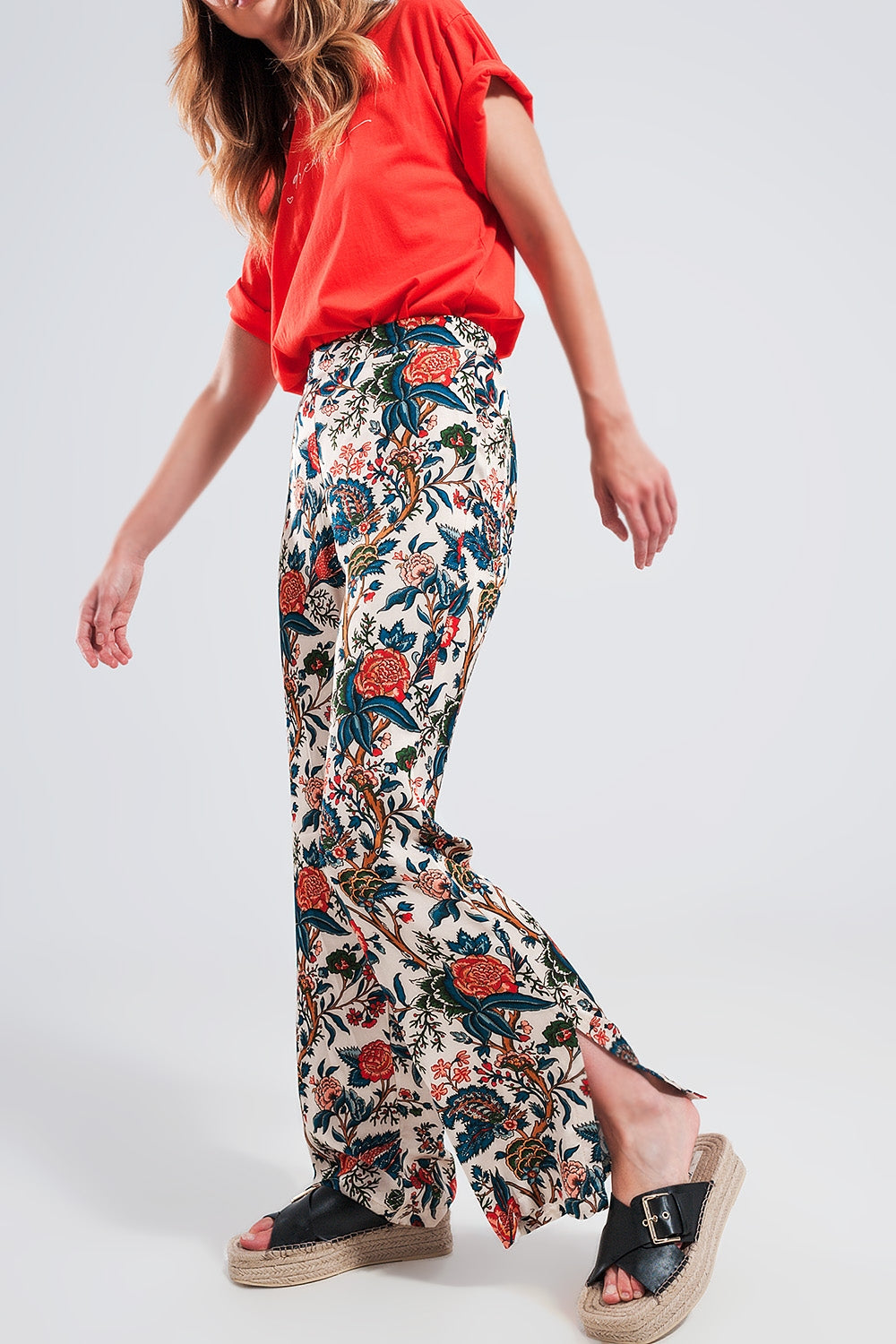 Calças de perna larga macias com padrão floral paisley beige