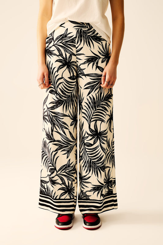 Q2 Calças de Pernas Largas em Branco com Detalhe Floral em Preto
