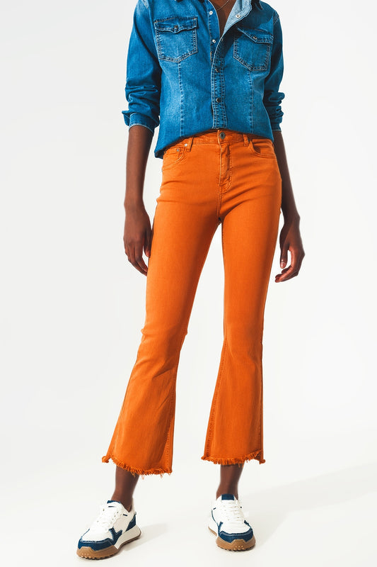 Q2 Calças jeans flare com bainha desfiada em laranja