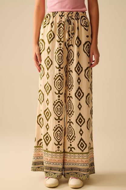 Q2 Calças largas cáqui com estampa boho