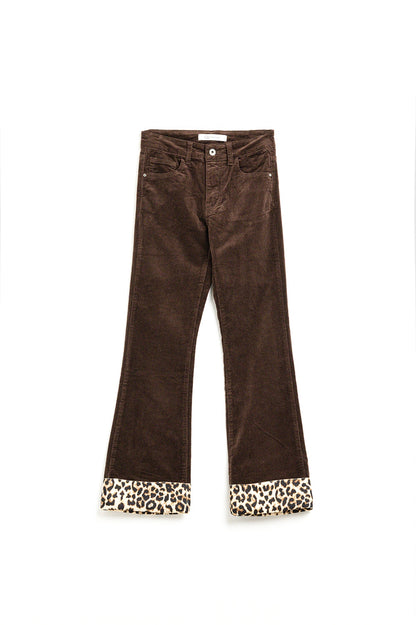 Calças largas de bombazina castanha com estampado de leopardo na parte inferior