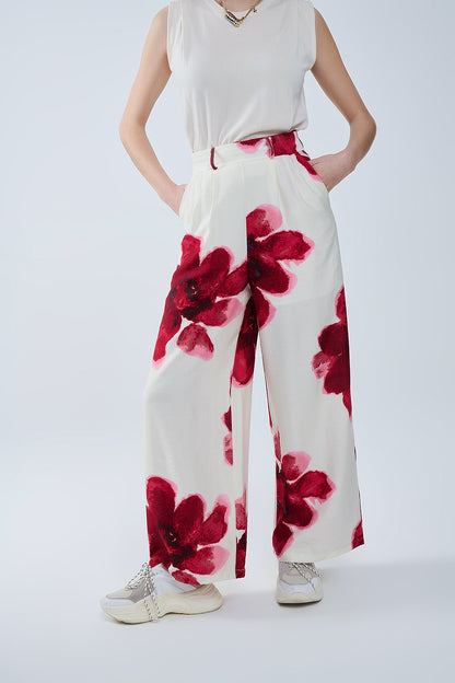 Calça Palazzo bege com estampado de flores Tropial vermelho e cinto a condizer