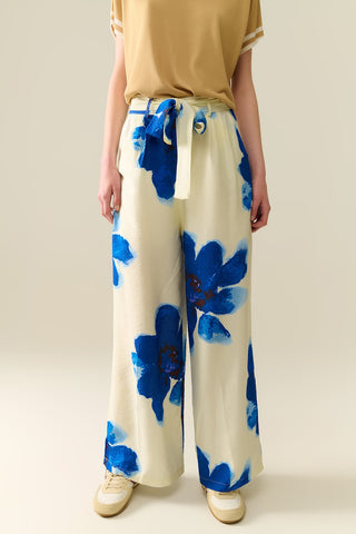 Calça Palazzo branca com estampa de flores tropicais e cinto combinando