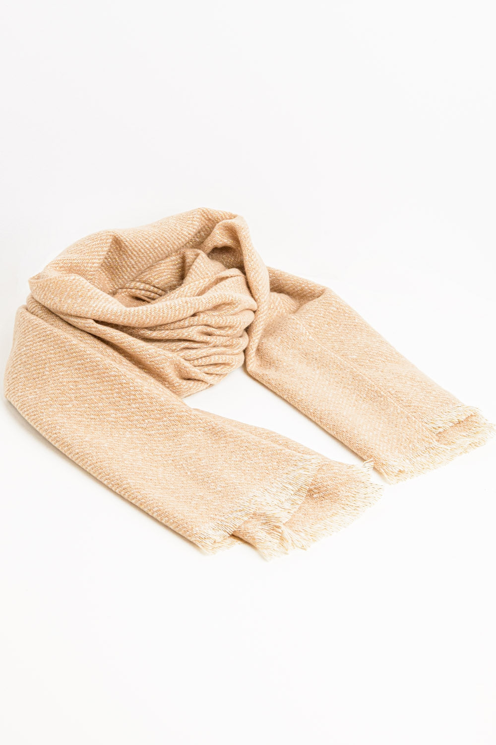 Cachecol cor camelo com detalhe em fio dourado
