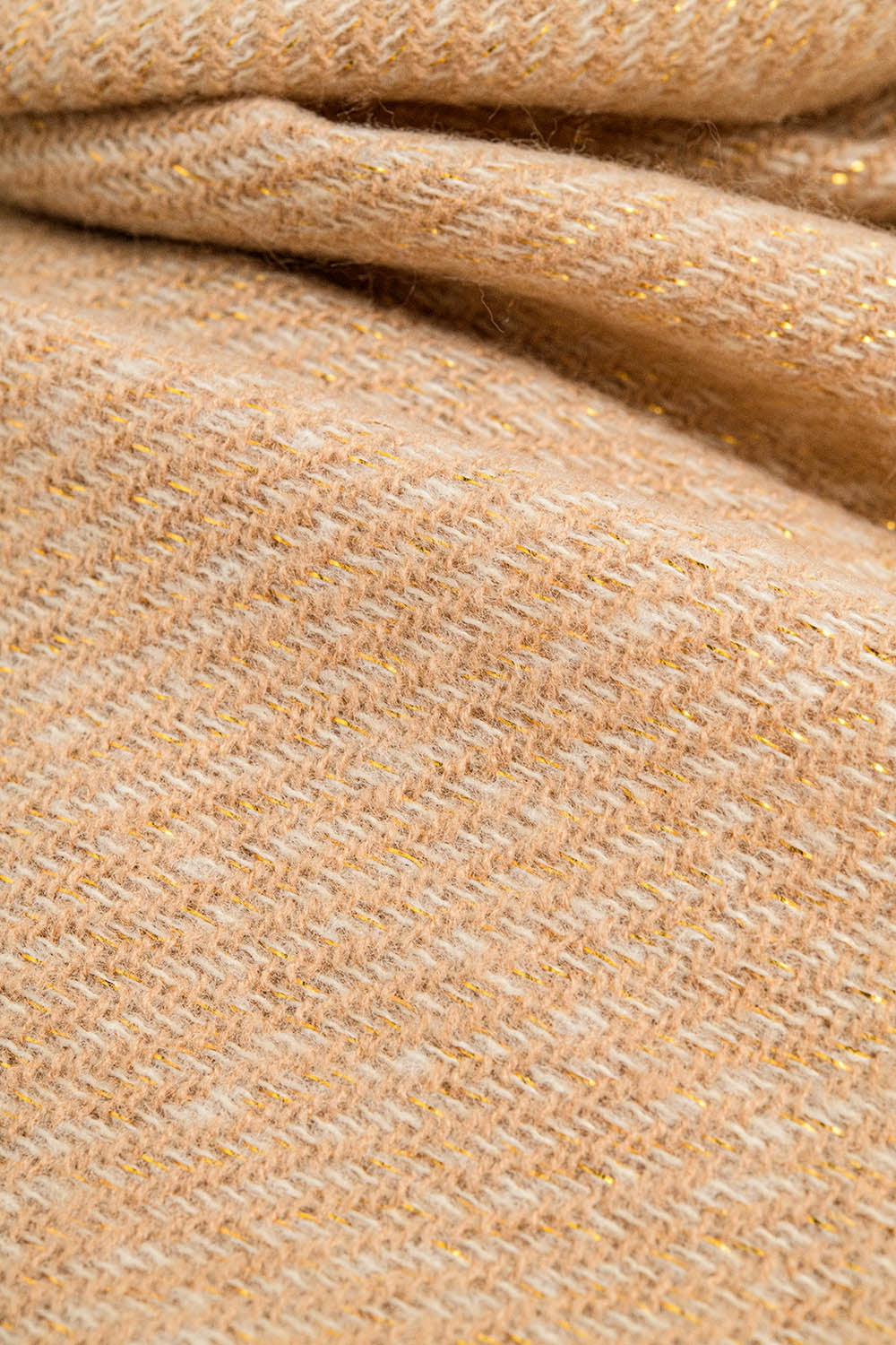 Cachecol cor camelo com detalhe em fio dourado
