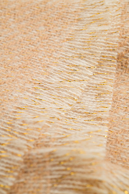 Cachecol cor camelo com detalhe em fio dourado