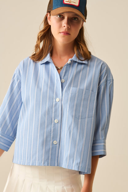 Camisa às riscas com corte oversized em azul