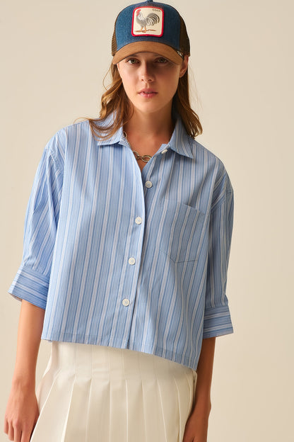 Camisa às riscas com corte oversized em azul
