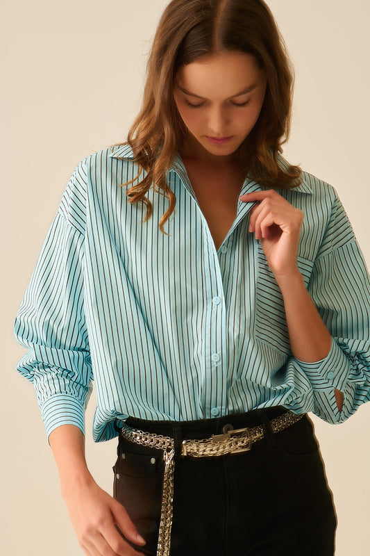 Q2 Camisa às riscas de tamanho grande com bolso no peito em preto e azul