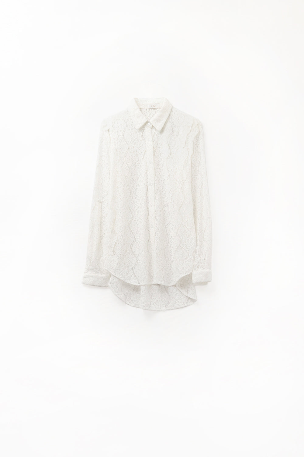 Q2 Camisa Branca de Botões com Renda e Barra Assimétrica